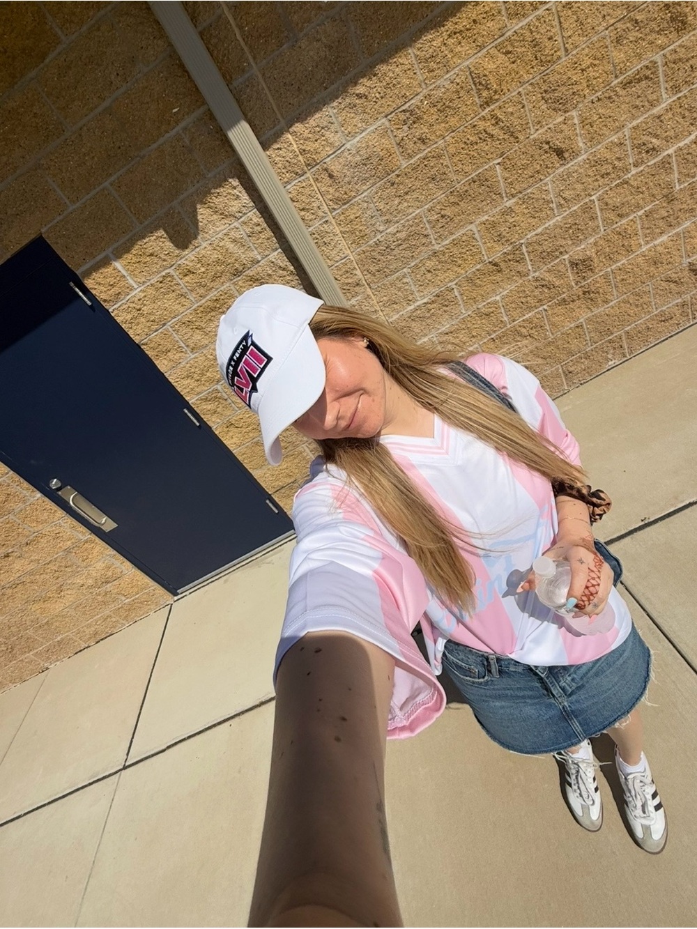 PrettyLittleThing White and Pink V-Neck Sports Jersey